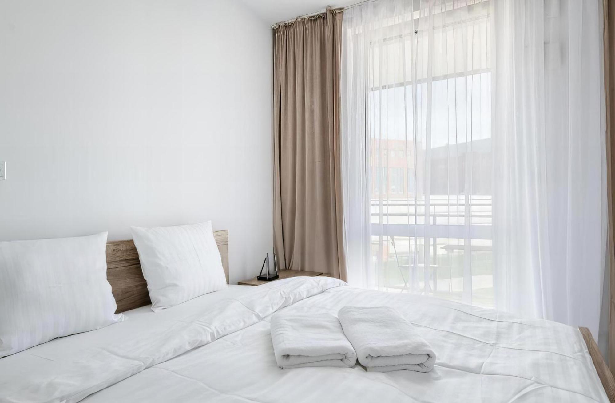 Mlambert - Aparthotel Варшава Экстерьер фото